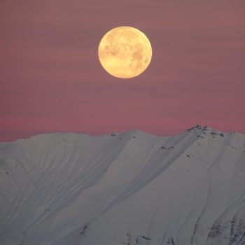Sunset en ski de randonnée dans les écrins.
