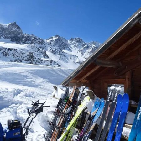 Raid à ski de randonnée.