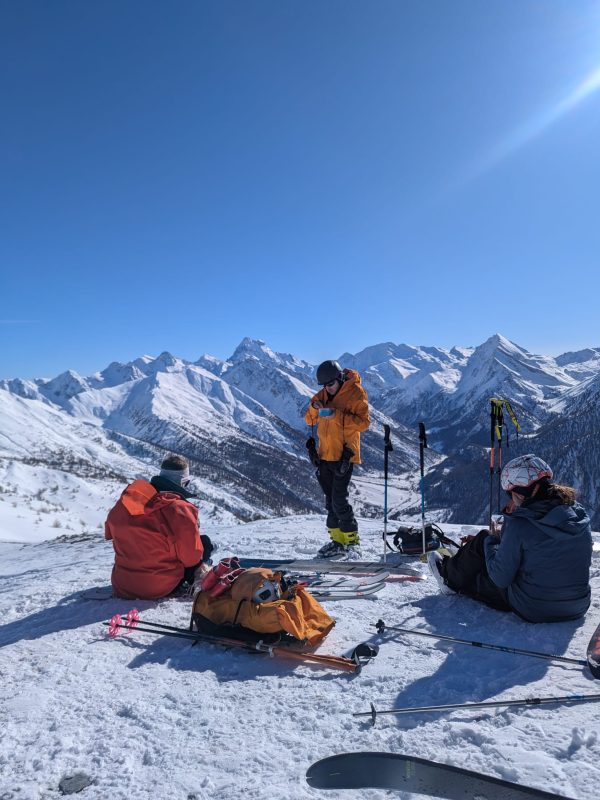 Séjours en gîte et raid à ski en Queyras Clarée Ubaye Hautes-Alpes. Séjours en gîte et raid à ski en Queyras Clarée Ubaye Hautes-Alpes.